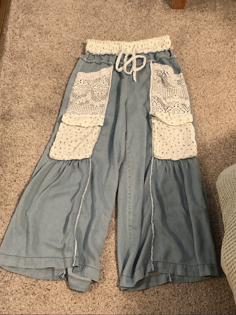 Oddi Wide-Leg Tencel Flowy Pants with Lace Pockets ~ Cream & Blue - Picture 4 of 10